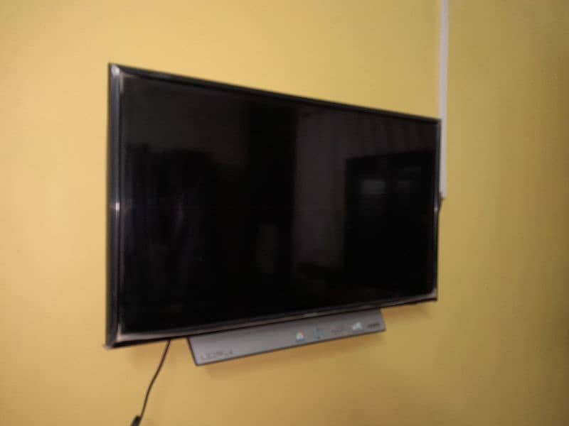 Samsung 32 inches LED TV 0