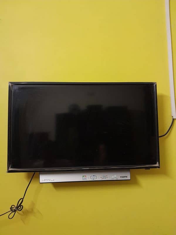 Samsung 32 inches LED TV 2