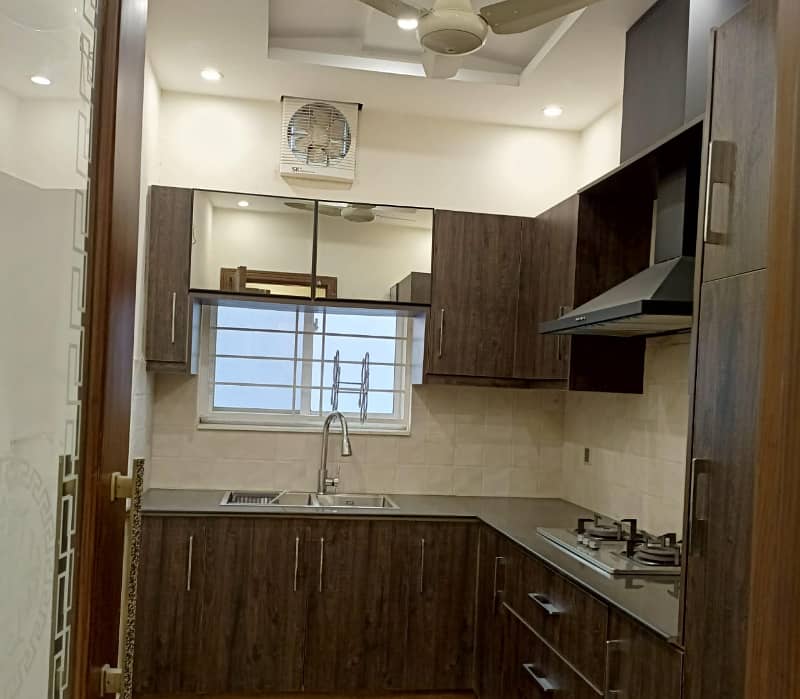 10 MARLA LIKE A NEW PORTION UPPER LOWER LOCKED EXCELLENT HOUSE FOR RENT IN JOHAR BLOCK BAHRIA TOWN LAHORE 9