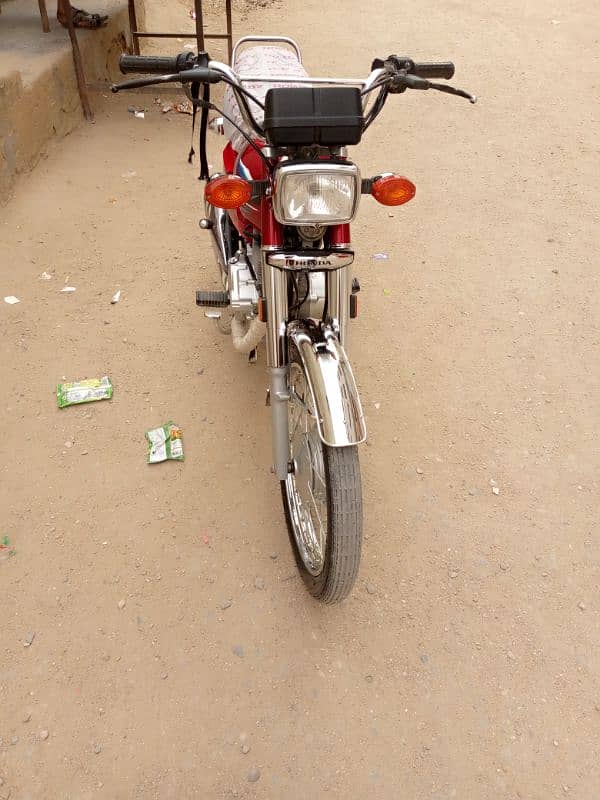 bike ek dam new he  total 2900 chale ha 03452620317 15