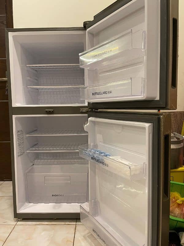 want to sell fridge like new just few month used 1