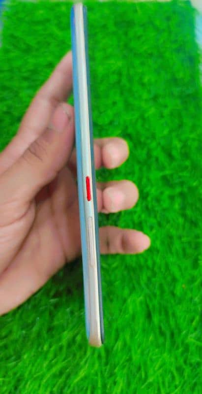 *Vivo y51  4/128Gb  Lush* *Condition In display Finger compl 0