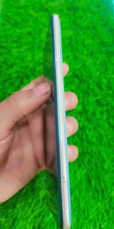 *Vivo y51  4/128Gb  Lush* *Condition In display Finger compl 2