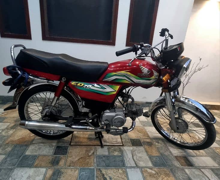 Honda CD 70 Red 2023 (Golden Number) 0