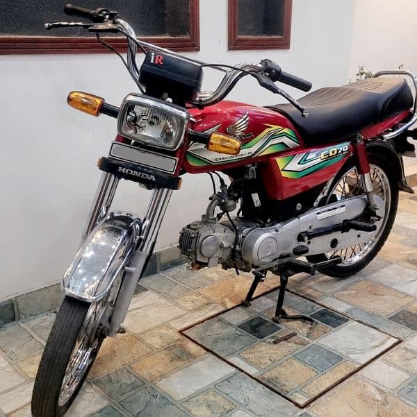 Honda CD 70 Red 2023 (Golden Number) 1