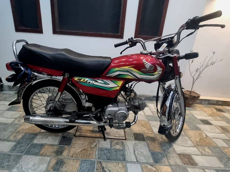 Honda CD 70 Red 2023 (Golden Number) 7