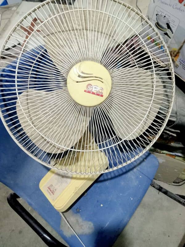 gfc bracket fan 18 inch new 2