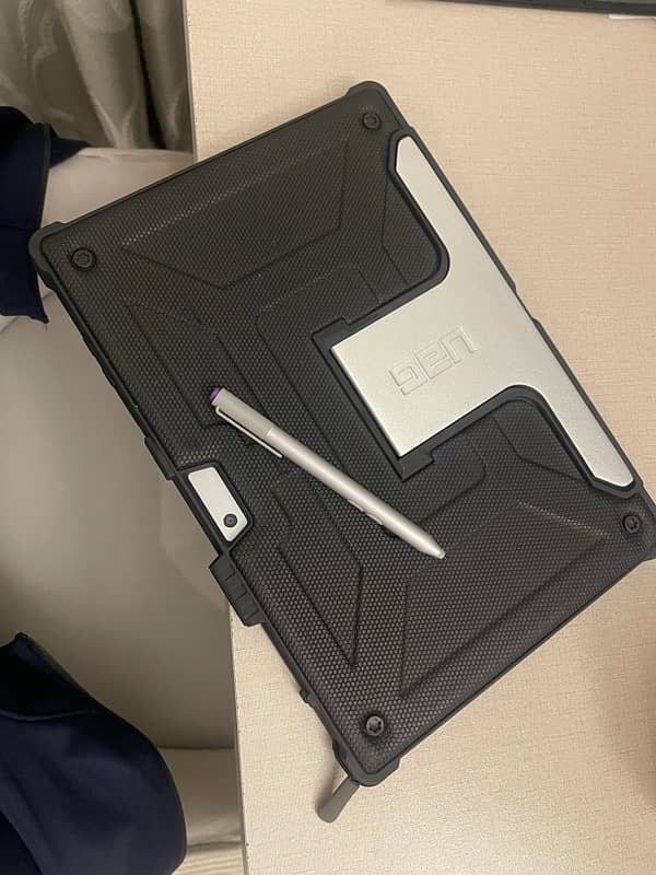 MICROSOFT SURFACE PRO 6 + PEN + UAG CASE 8gbRAM 256drive 4