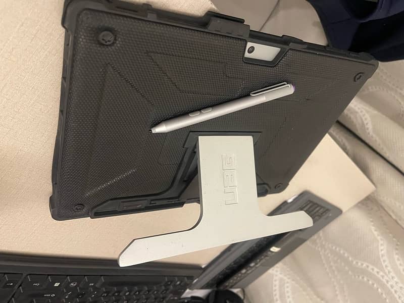 MICROSOFT SURFACE PRO 6 + PEN + UAG CASE 8gbRAM 256drive 5