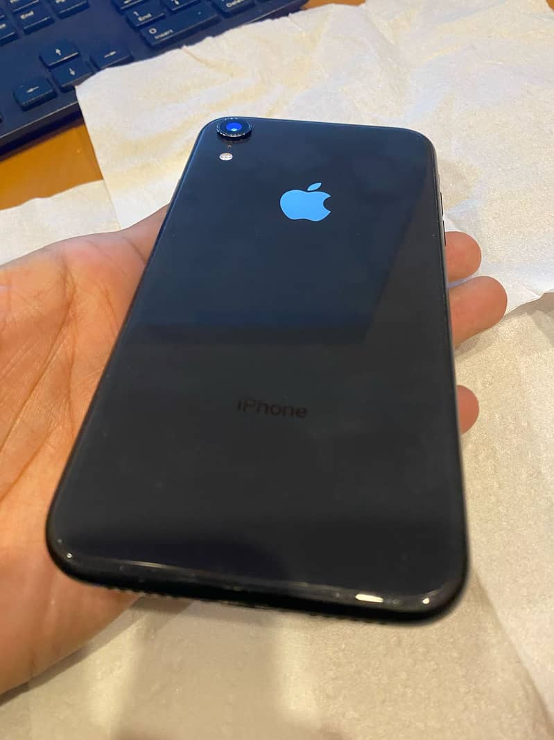 Apple iPhone XR 128GB Water Pack 1