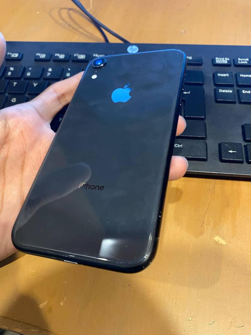 Apple iPhone XR 128GB Water Pack 5