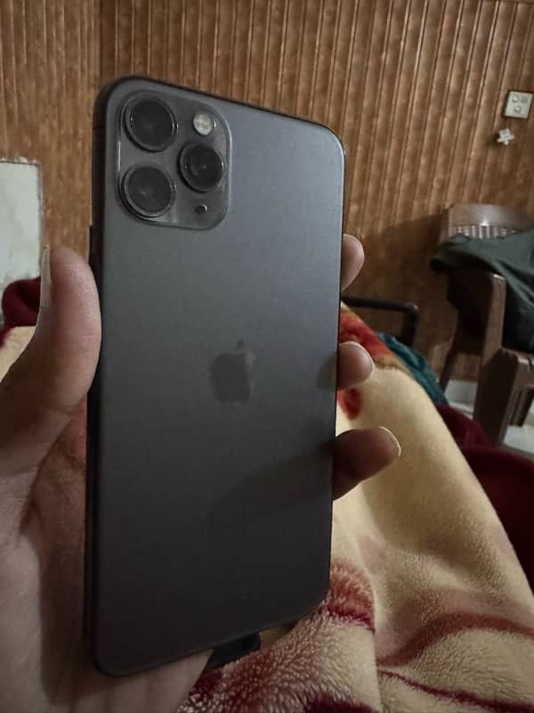 iphone 11 pro 2