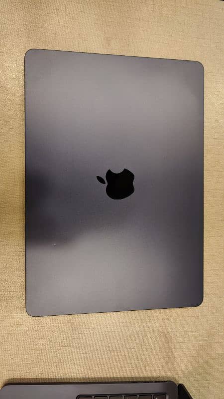 MacBook Air M2 8/256 0