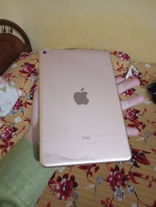 ipad mini 5 10/10 CONDTION  cox or charger b sat hn 2