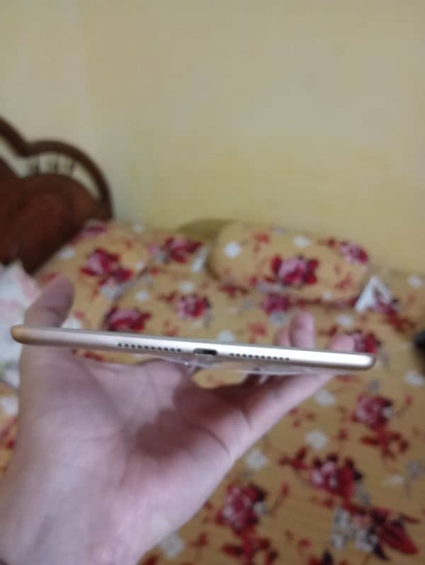 ipad mini 5 10/10 CONDTION  cox or charger b sat hn 5