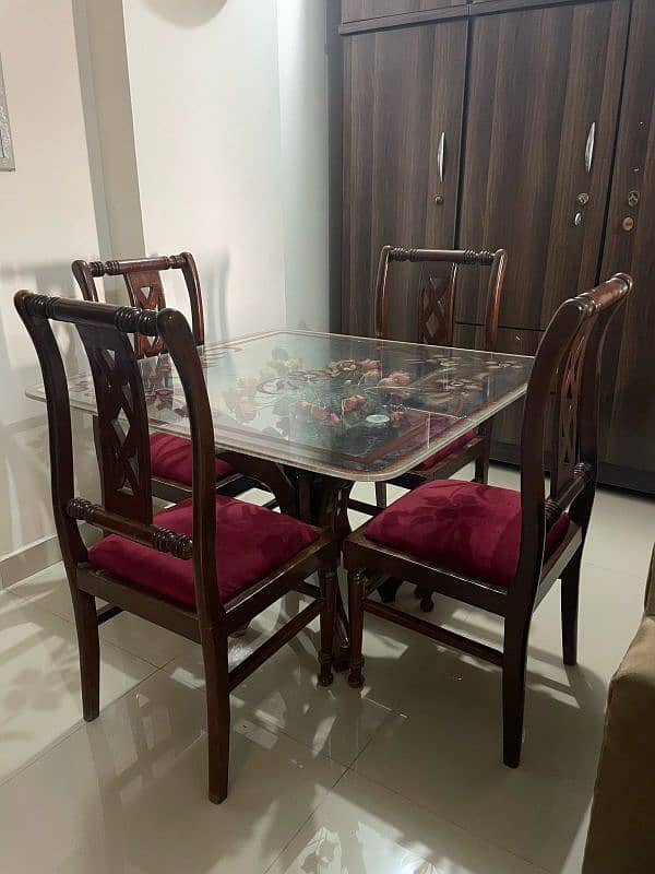 DINING TABLE FOR SALE 0