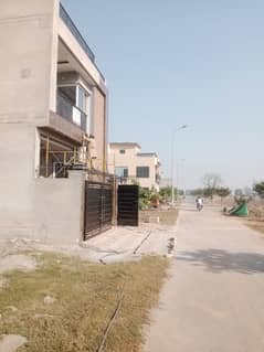 5Marla ready to possession plot available in Overseas Block Parkview City Lahore