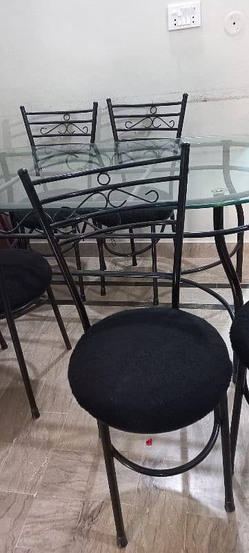 Glass Dining Table with six chairs. (used) 8/10 condition. 6