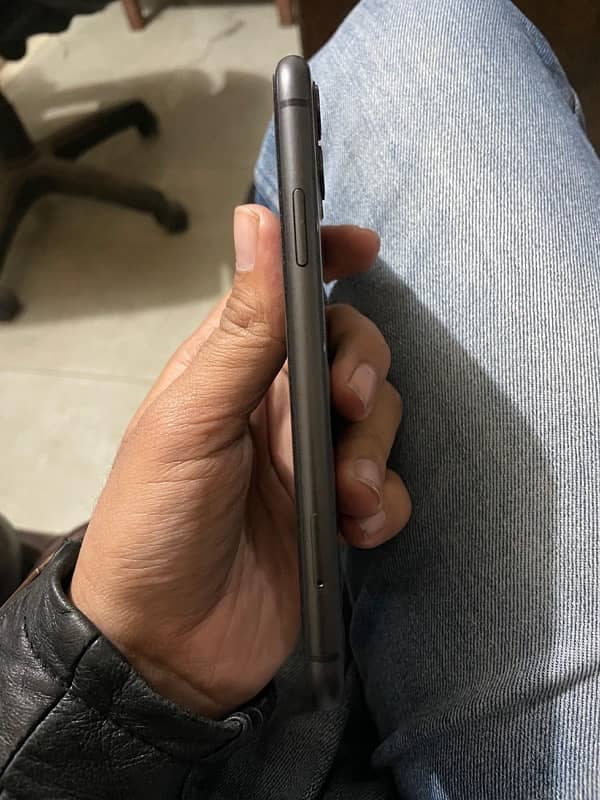 Iphone 11 NON PTA JV 64 GB with box 2