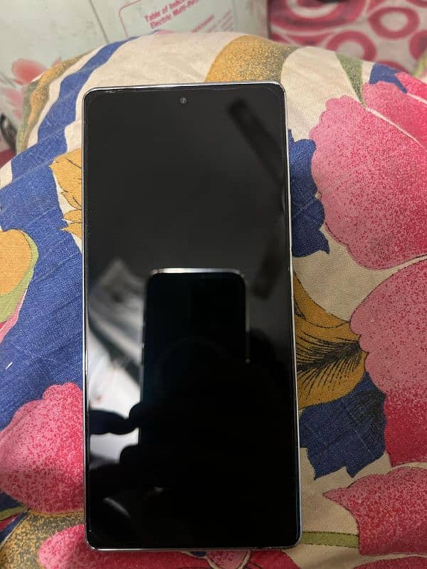 Infinix Note 40 with Wireless charger Excellent Condition 3