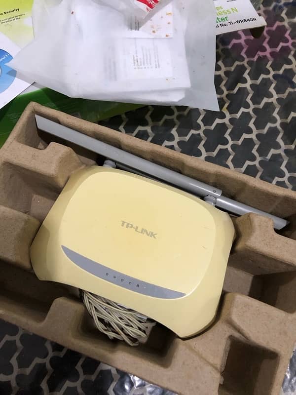 TP Link Router 300 mbps 1