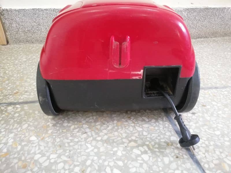 Black & Decker Vacuum cleaner in good condition 2