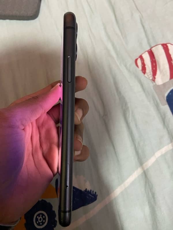 Iphone 11 64 Gb factory unlocked non pta 3