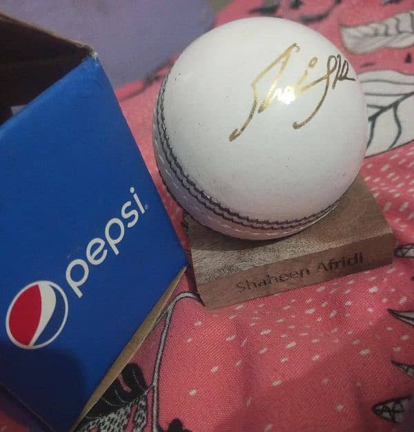 Shaheen Afridi signature Ball 3