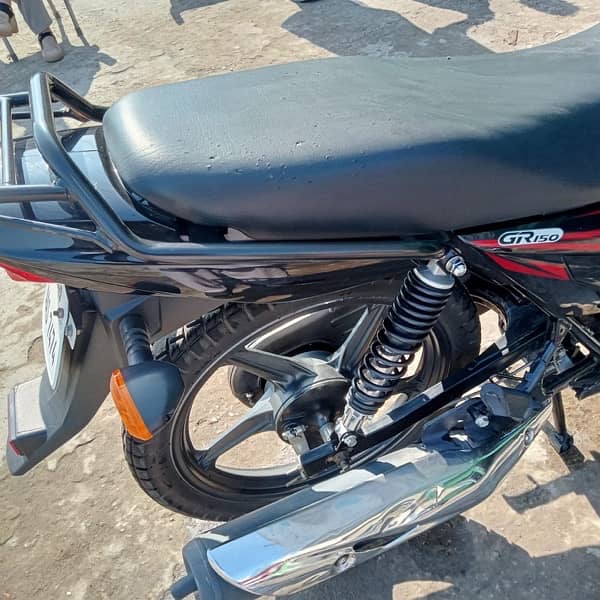 Suzuki Gr 150 black colour for sale 3