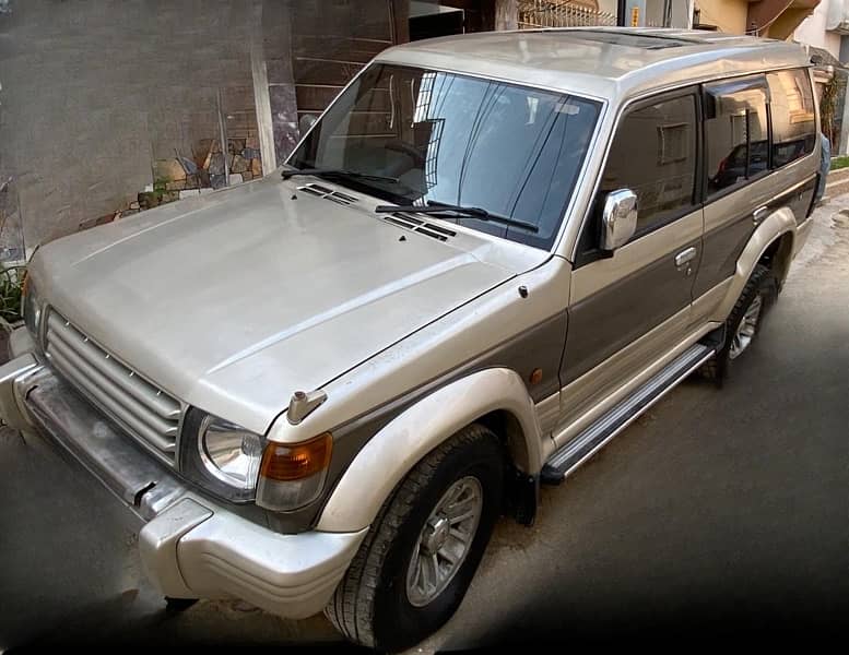 Mitsubishi Pajero 1989 3