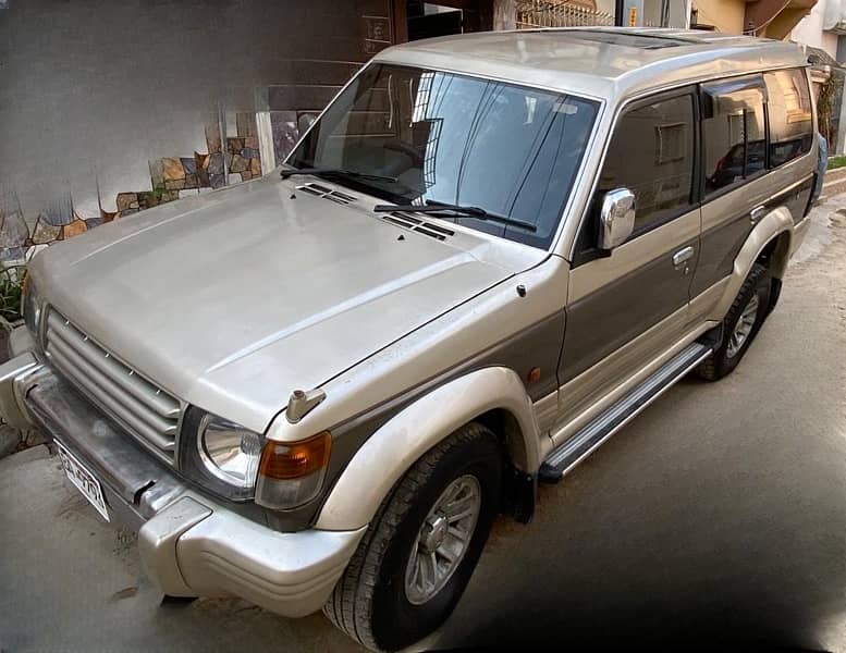 Mitsubishi Pajero 1989 5