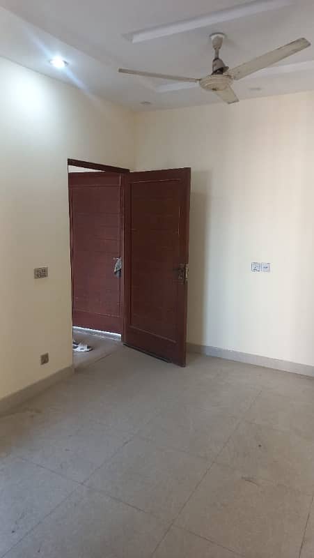 1 BED EXCELLENT GOOD CONDITION IDEAL FLAT FOR RENT IN SEC B BAHRIA TOWN LAHORE 0