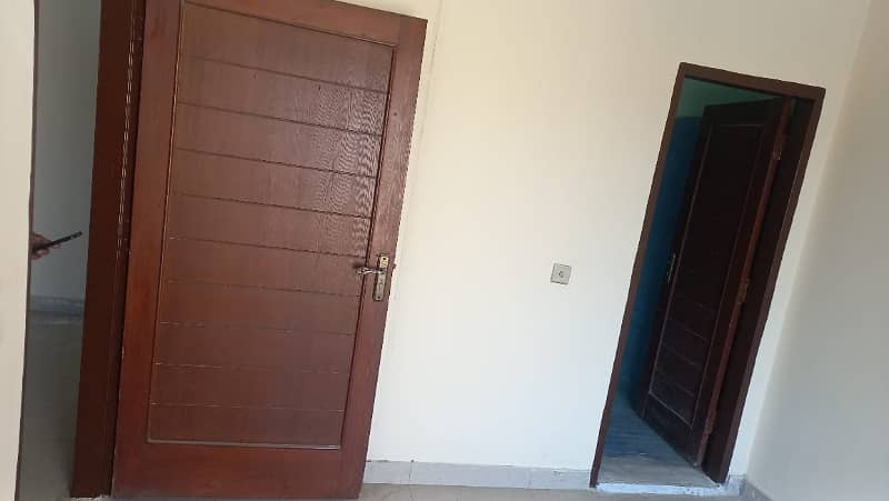 1 BED EXCELLENT GOOD CONDITION IDEAL FLAT FOR RENT IN SEC B BAHRIA TOWN LAHORE 3