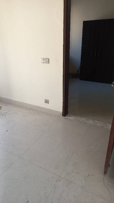 1 BED EXCELLENT GOOD CONDITION IDEAL FLAT FOR RENT IN SEC B BAHRIA TOWN LAHORE 5