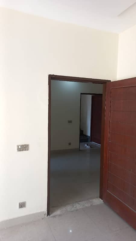 1 BED EXCELLENT GOOD CONDITION IDEAL FLAT FOR RENT IN SEC B BAHRIA TOWN LAHORE 9