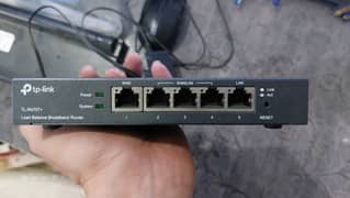 Tplink TL-R470T+, Dlink 8-Port Gigabit Switch(New)