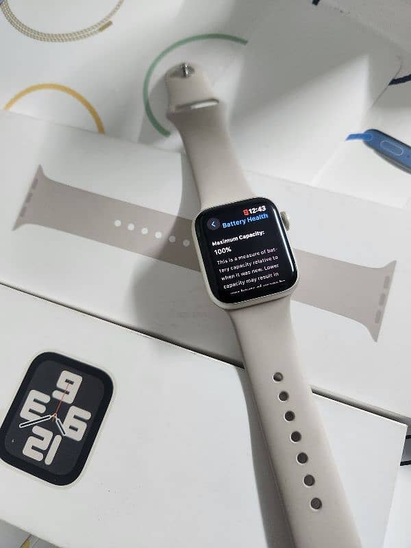 Apple watch se 2 (2022) 40mm with box 7