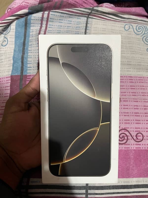 Iphone 16 Pro Max 256 gb LLA NON PTA Natural Titanium 0