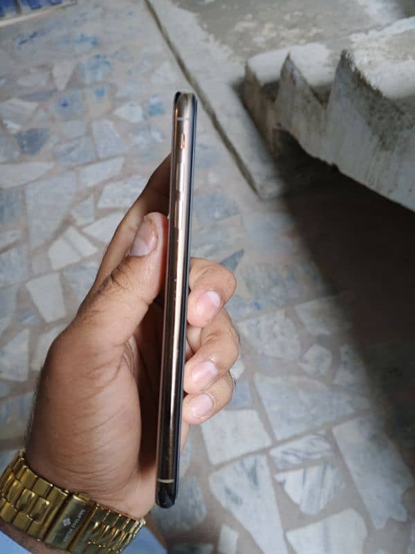 I Phone XS Max PTA Approved 256 GB 4