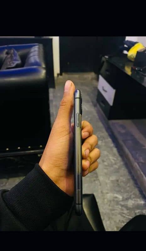 IPHONE 11 NON PTA 2