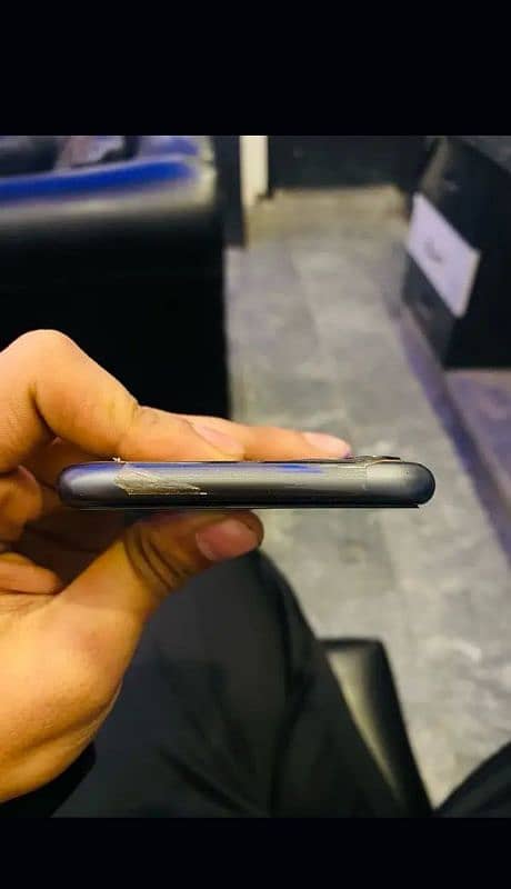 IPHONE 11 NON PTA 3