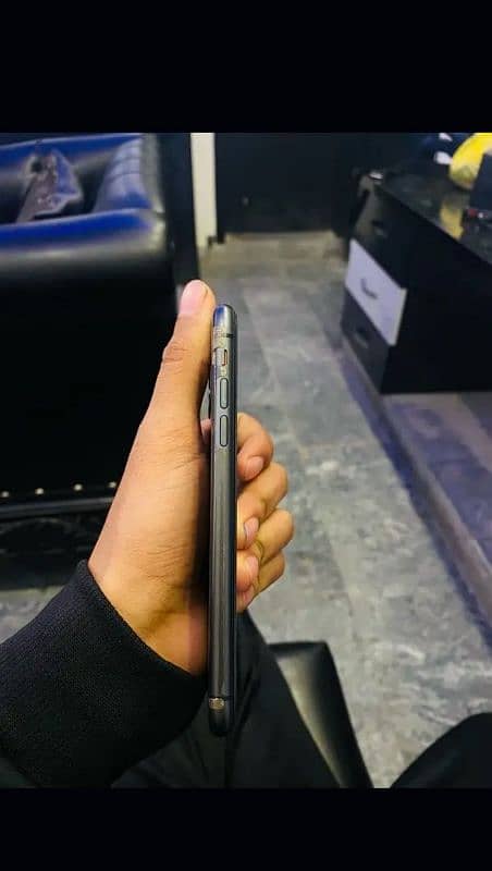 IPHONE 11 NON PTA 5