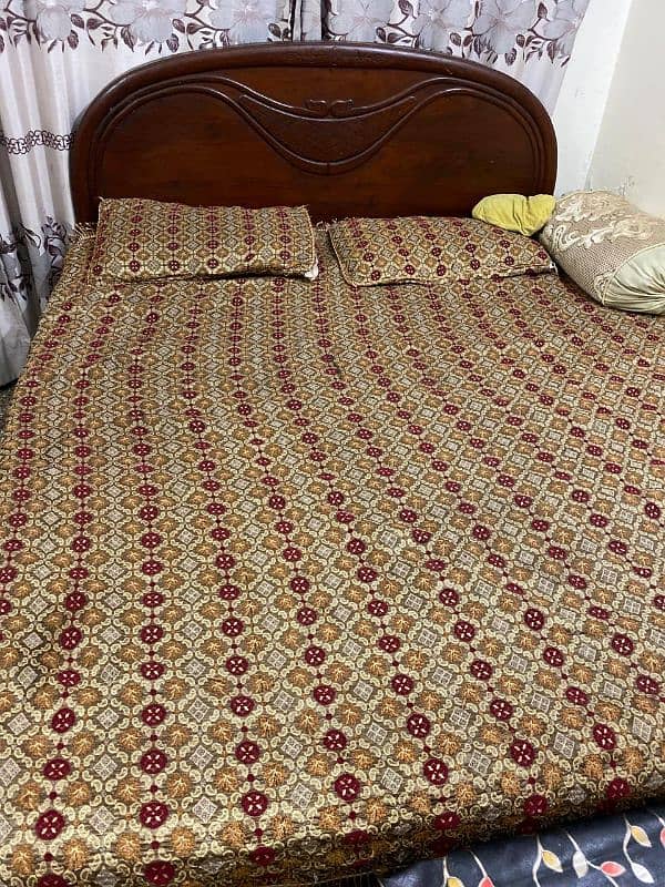 pure wooden bed 10000 aur dressing 27000 2