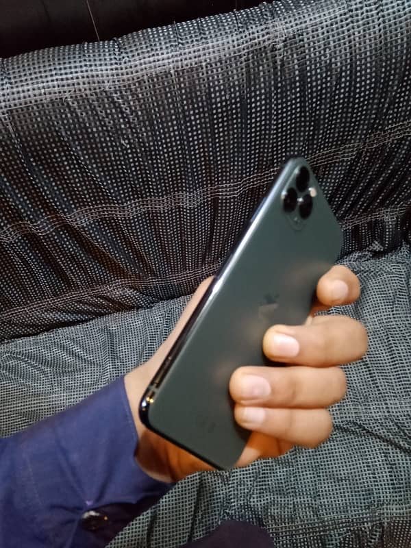 iPhone 11 Pro Max 1