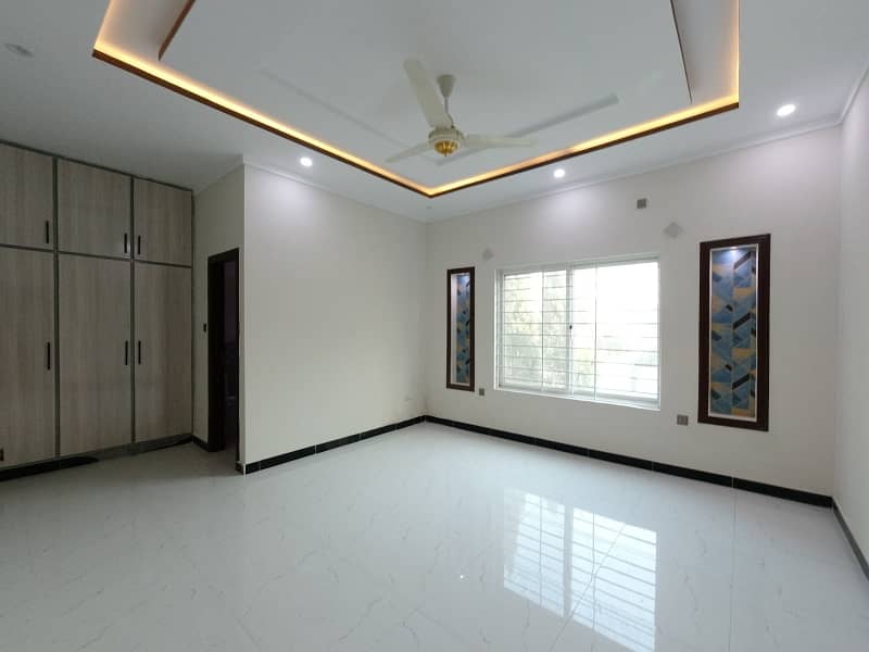 Main Double Road In Gulshan Abad Sector 2 House For Sale Sized 11 Marla 4