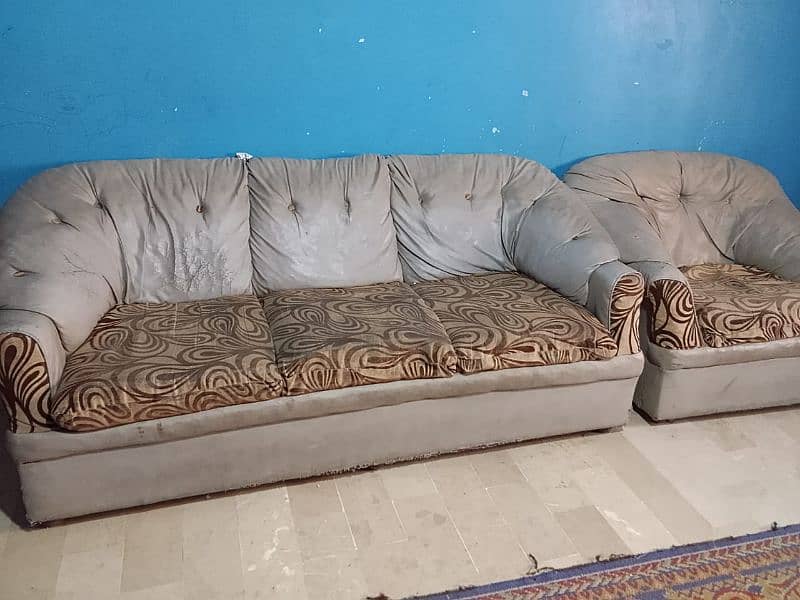 7 seater sofa set urgent sell . condition 9/10 0