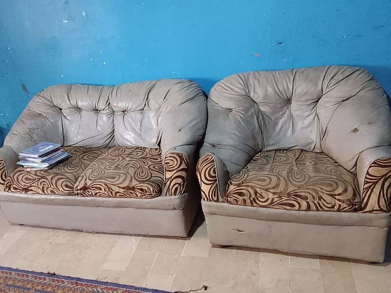 7 seater sofa set urgent sell . condition 9/10 1