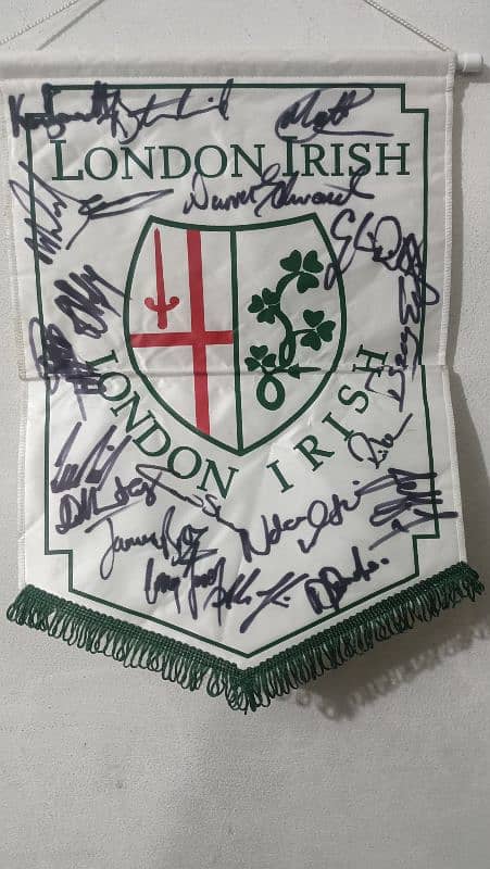 Autographs Signed London Irish Rugby football team players 1