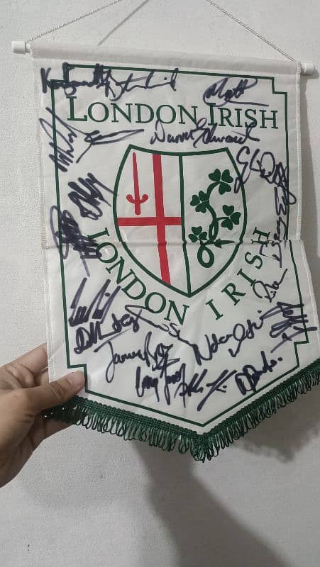 Autographs Signed London Irish Rugby football team players 2