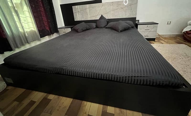 king size bed with 2 side tables and dressing table 0